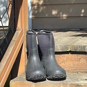 Bogs Classic Mid Women’s Waterproof Durable Rubber Boots, Sz 10